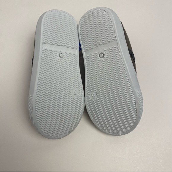 NWT Boys Supreme Look a Like Slip On Shoes, Size 5, Comfy, Slide On, Shark Teeth - Picture 2 of 6